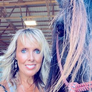 Meet your Posher, Debbie